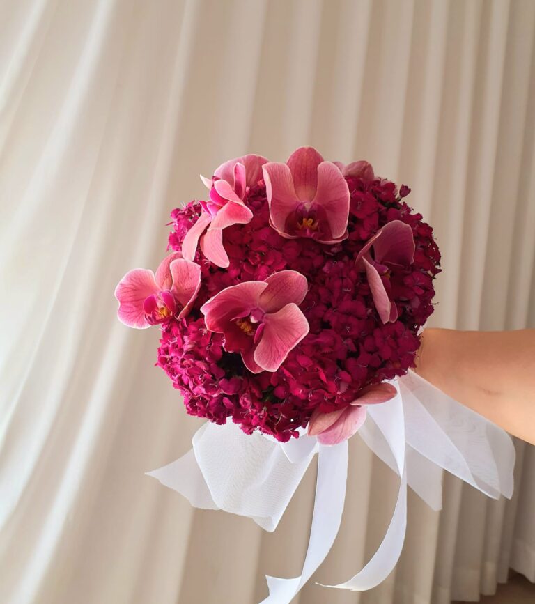 סחלבים שוזרים פרחים באהבה