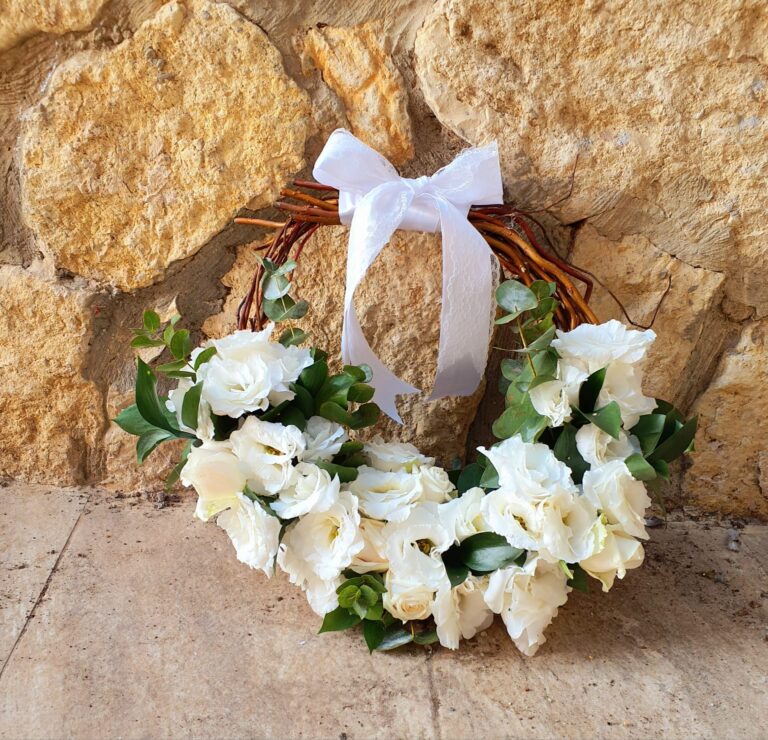 סחלבים שוזרים פרחים באהבה